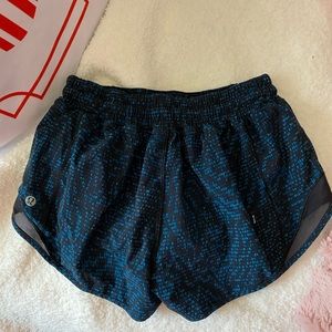 Lululemon shorts 2.5 in